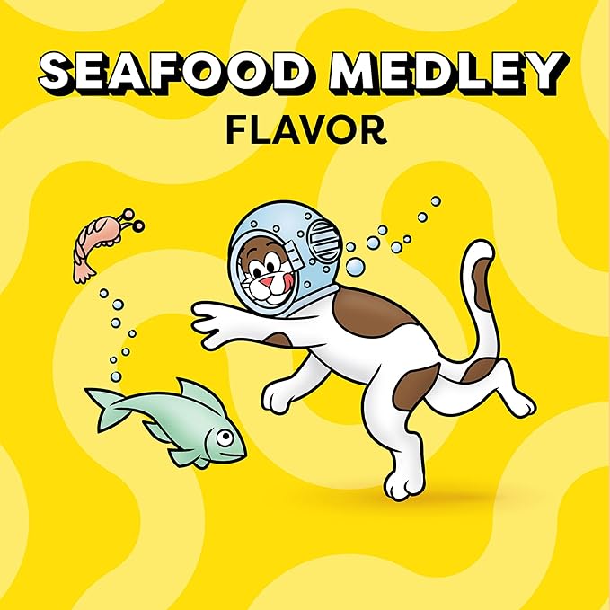 TEMPTATIONS Classic Crunchy and Soft Cat Treats Seafood Medley Flavor, 30 Oz. Tub Temptations